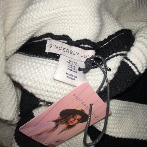 NWT Sincerely Jules Cropped Sweater - Picture 3 of 3